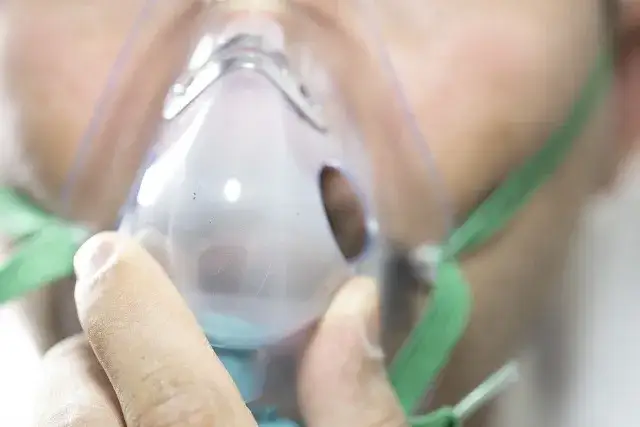 Leczenie zapalenia oskrzeli: metody domowe, leki i kiedy iść do lekarza