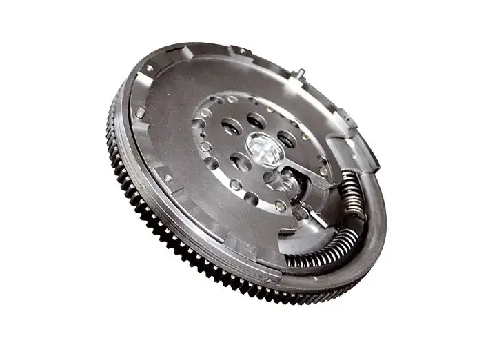 Kiedy wciskać sprzęgło, aby uniknąć problemów z silnikiem i hamowaniem