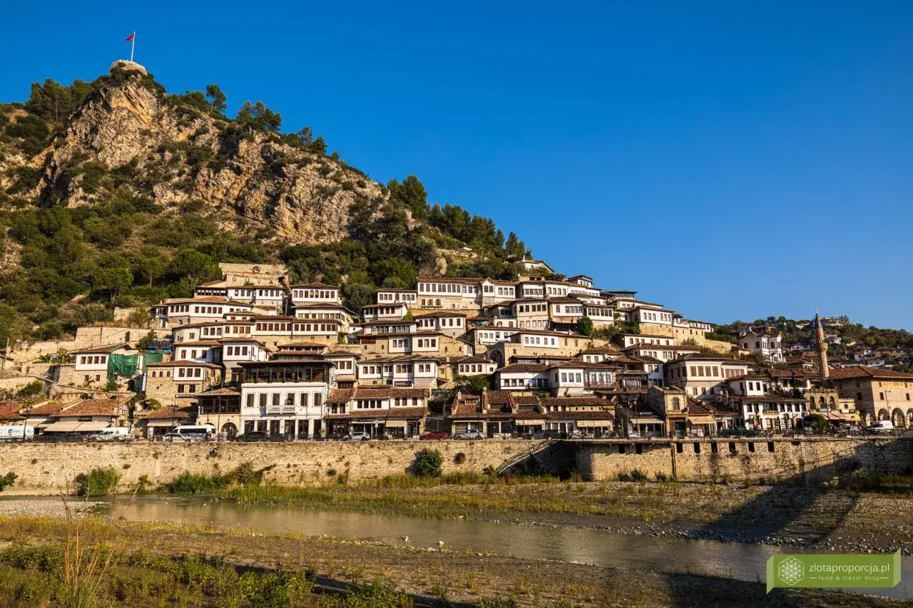 Samochodem do Albanii: Która trasa z Polski jest najlepsza?