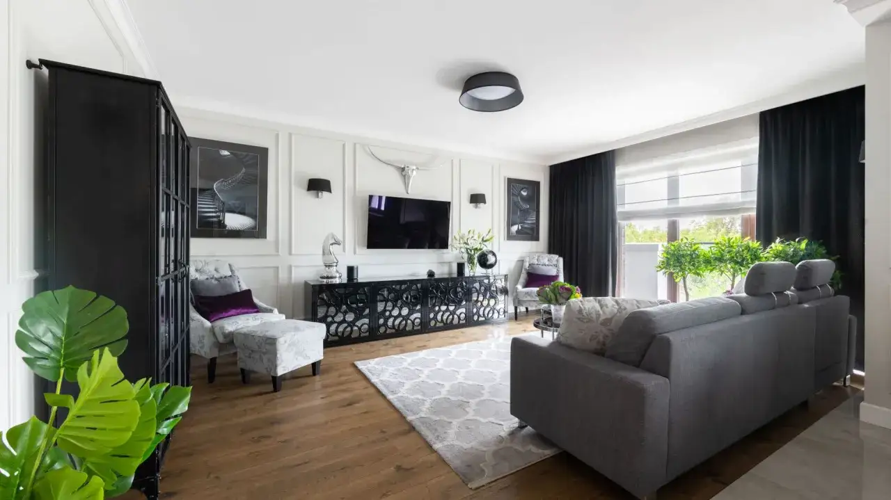 Jaki kolor ścian do ciemnej podłogi, aby uniknąć przytłoczenia wnętrza?