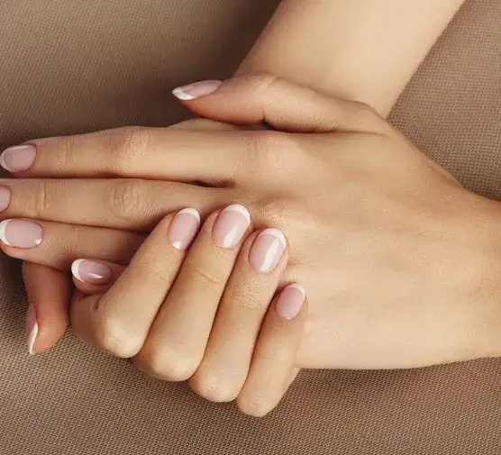 Jak zrobić american manicure: proste kroki do idealnych paznokci