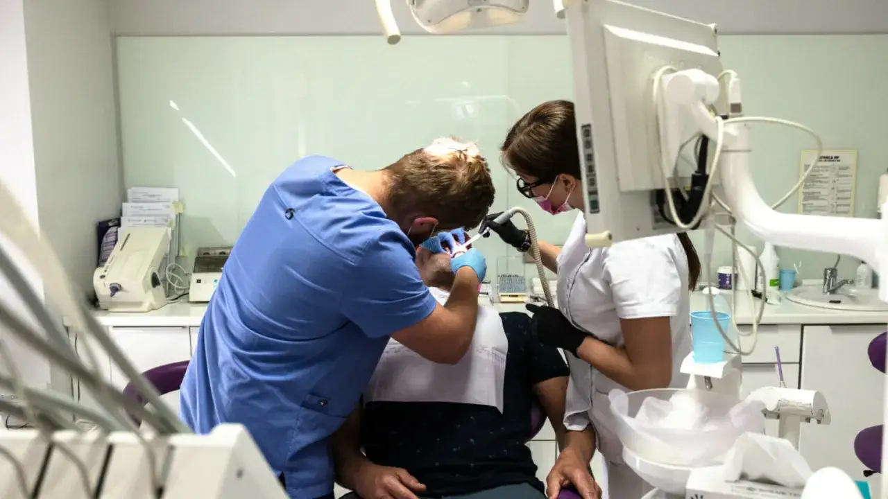 Czy prywatny dentysta może wystawić L4? Sprawdź, co musisz wiedzieć