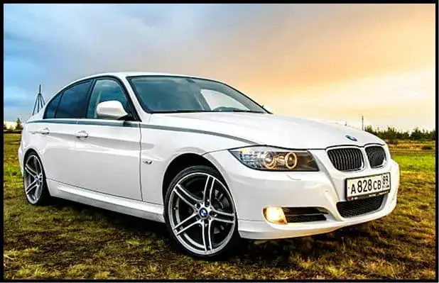 BMW E90 Coupe - szczegółowe informacje, osiągi i porównania modeli