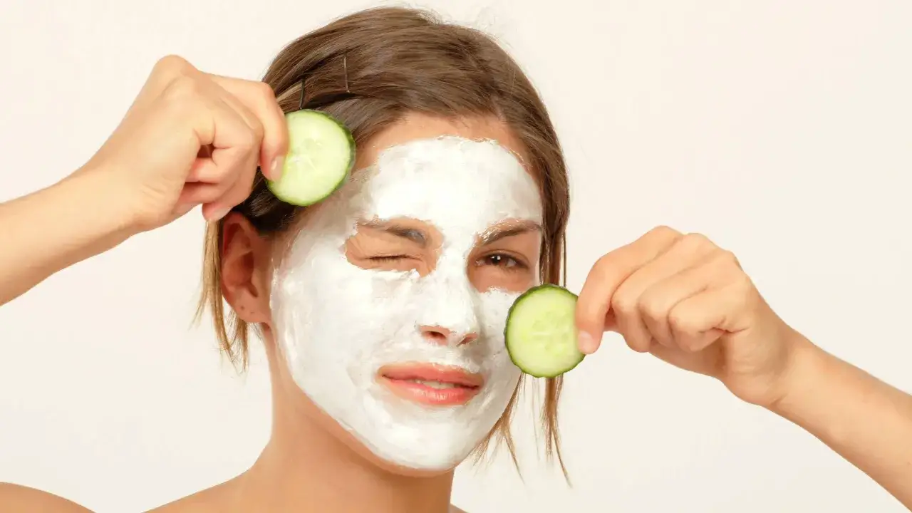 Schlaffe Gesichtshaut? Diese Hausmittel bringen sie in Form!