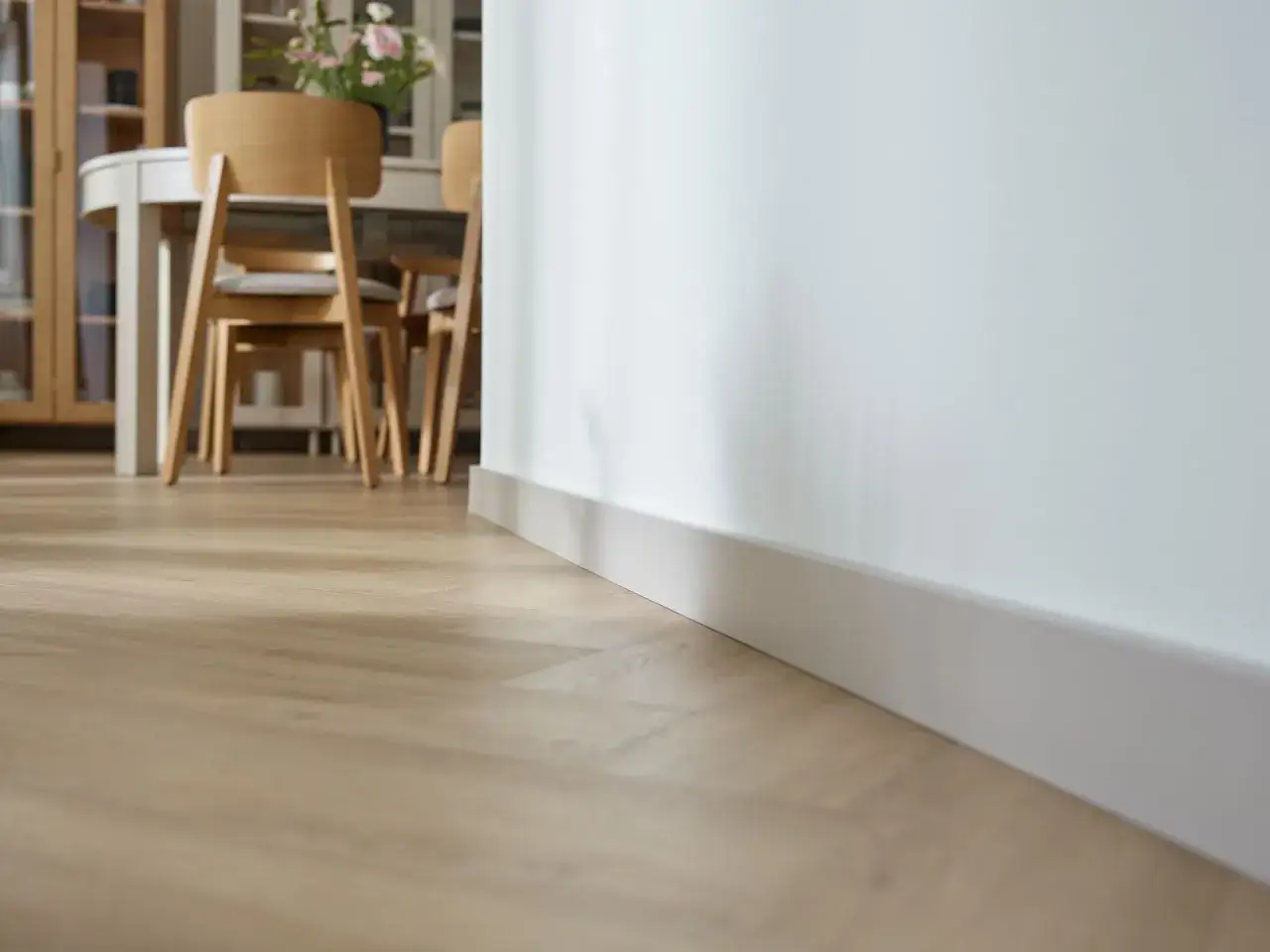 Jak zamontować listwy przypodłogowe MDF bez błędów - krok po kroku