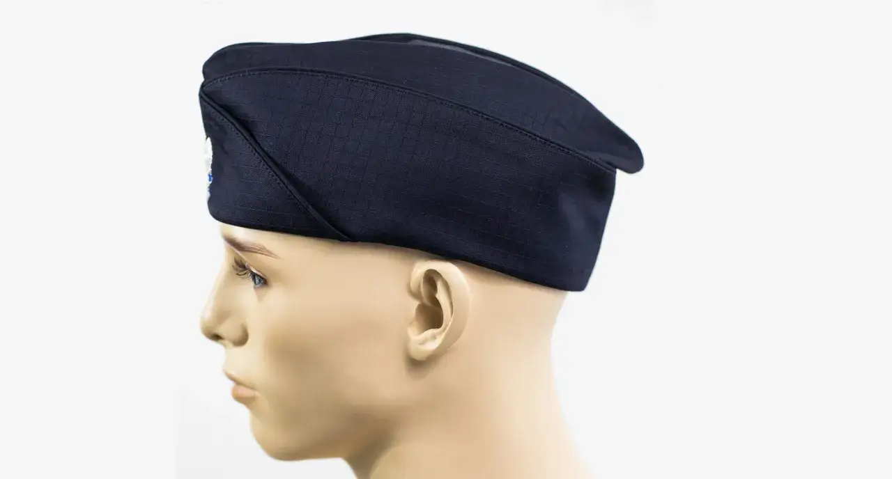 Furażerka: Jak wygląda? Czym się różni i gdzie ją nosić?