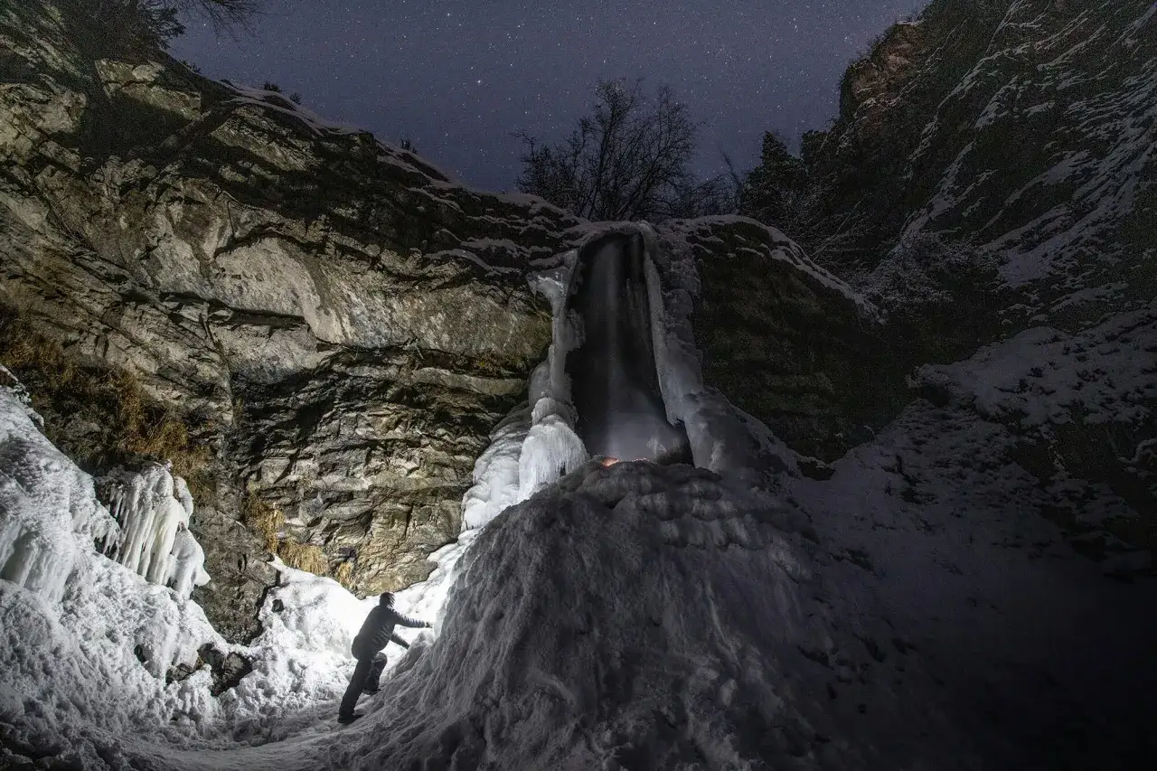 Jaka czołówka w góry? Oto najlepsze modele dla bezpiecznych wędrówek