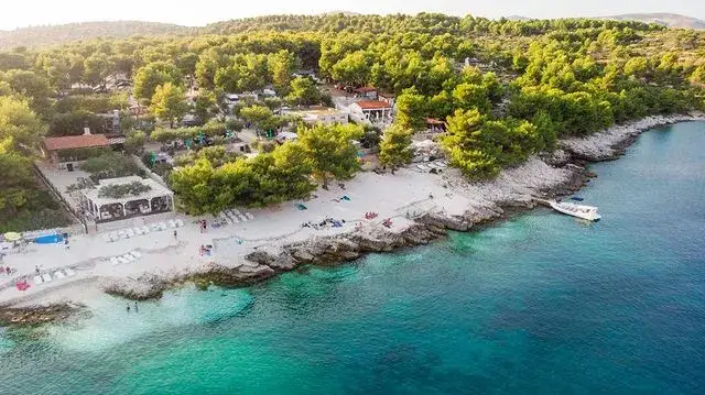 Seget Vranjica atrakcje - odkryj ukryte skarby i piękne plaże