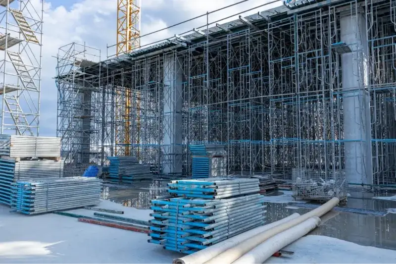 Ile kosztuje wynajem rusztowania? Poznaj ceny i ukryte koszty