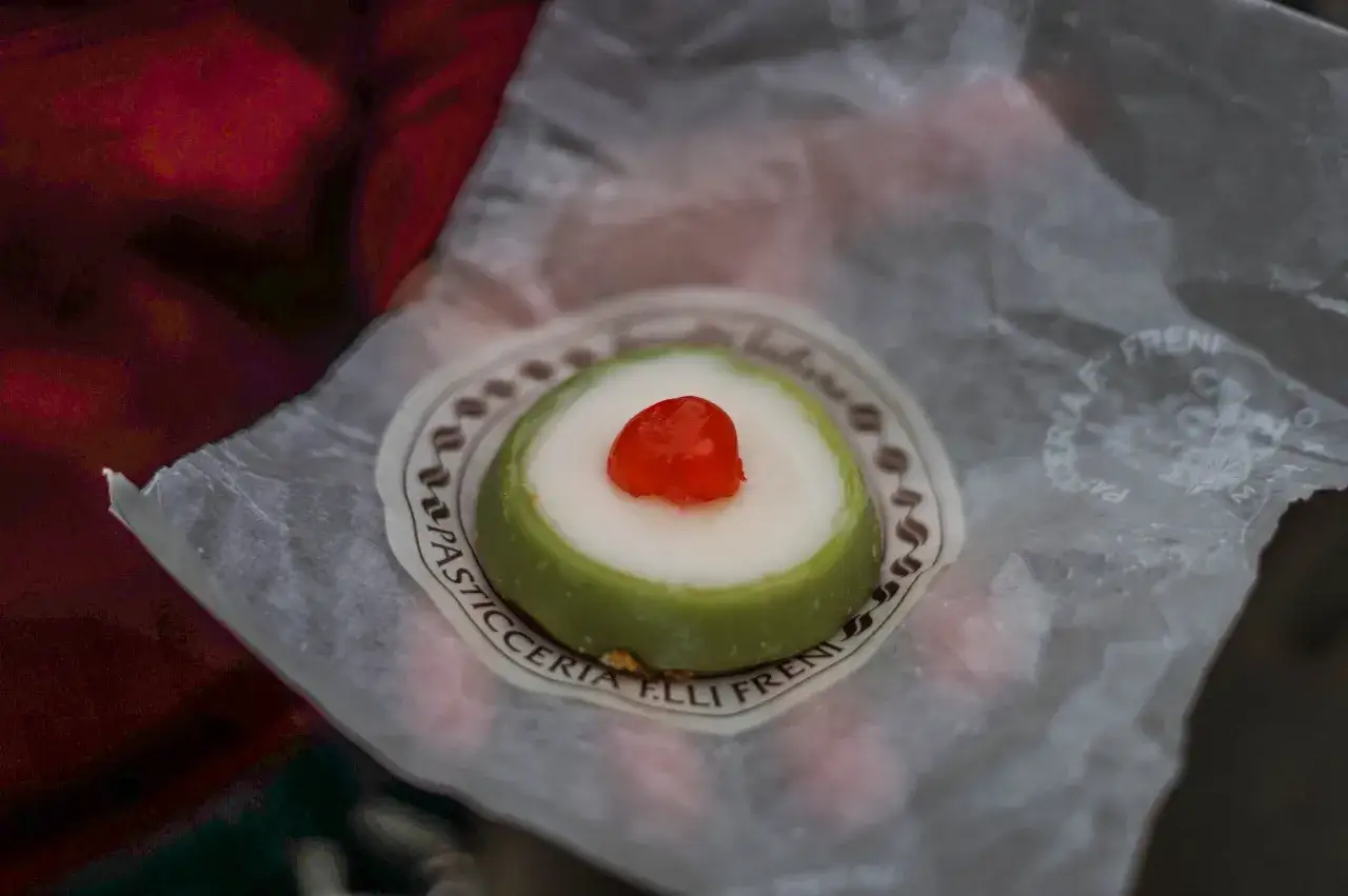 Dolci vicino a te: Trova le migliori pasticcerie e sapori locali