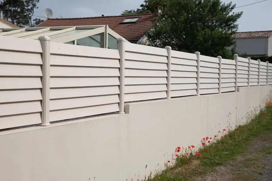 Jak zrobić ogrodzenie na skarpie - uniknij najczęstszych błędów