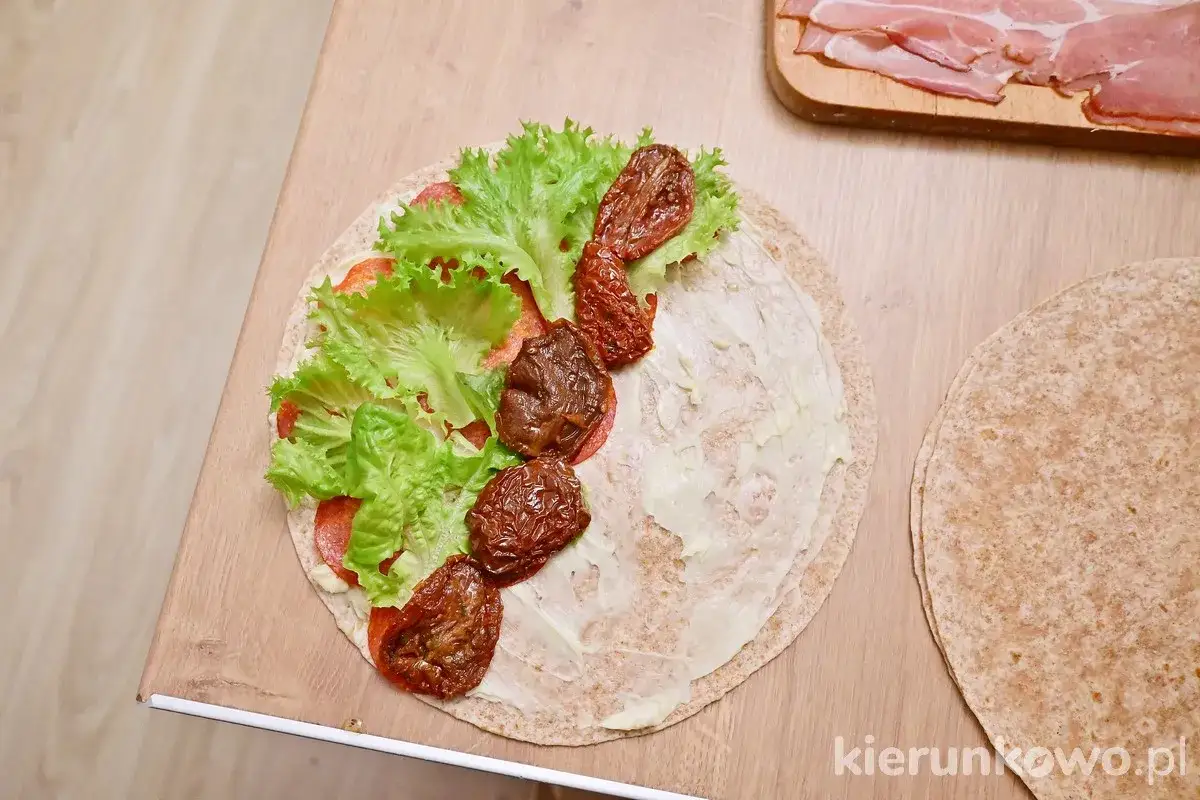 Jak zrobić przekąski z tortilli na zimno? Idealne rolki!