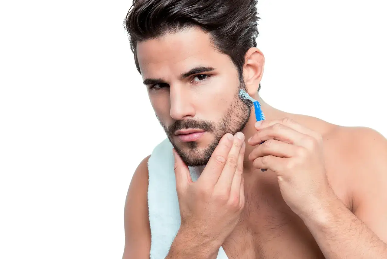 Jak golić zarost na twarzy? Kompletny przewodnik bez podrażnień.