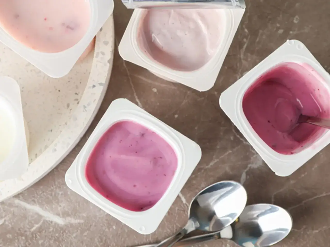 Ile cukru w jogurcie owocowym? Odkryj prawdę i zdrowe alternatywy