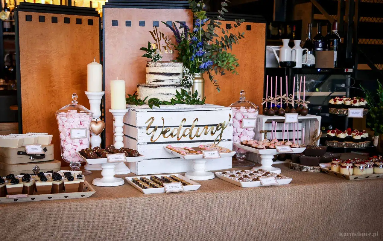 Ile kosztuje słodki stół na wesele? Planuj budżet 2026!