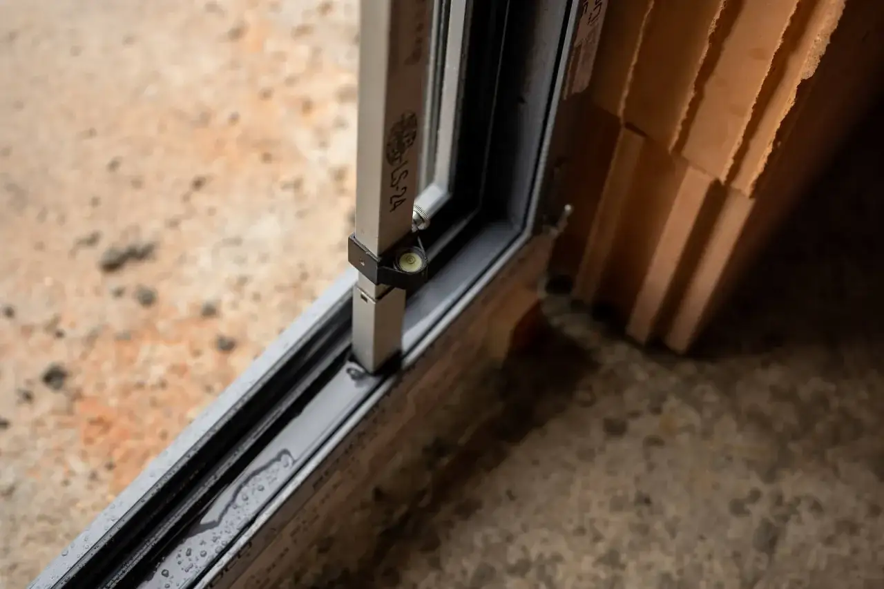 Jak przygotować otwory okienne pod ciepły montaż, aby uniknąć błędów