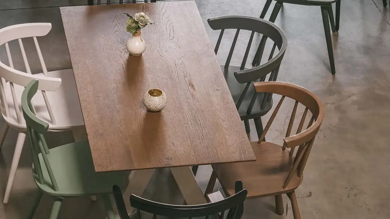 Gastronomie Möbel: Stühle & Tische für Ihr Konzept wählen