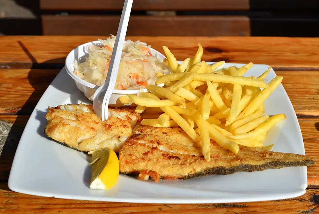 Jastrzębia Góra: Gdzie zjeść? Od ryb po obiady wybierz idealnie!