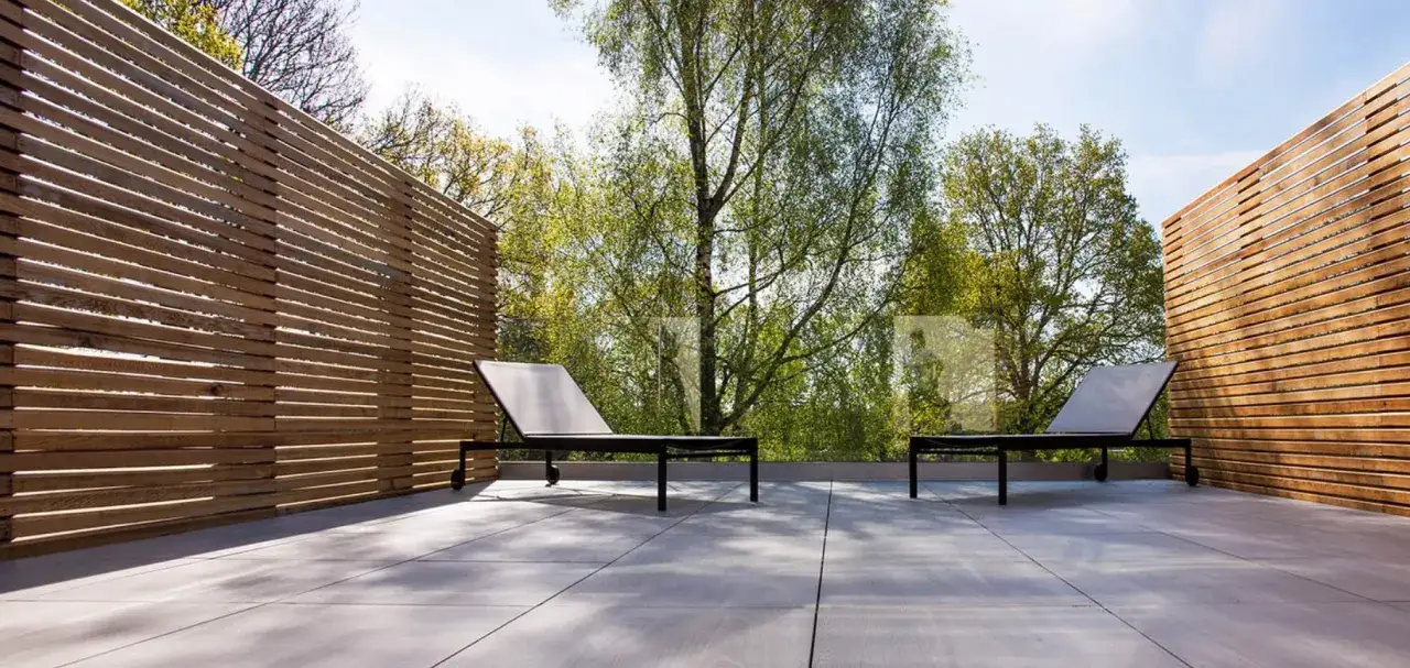 Jaki gres na balkon? Odkryj trwałe i bezpieczne płytki na taras