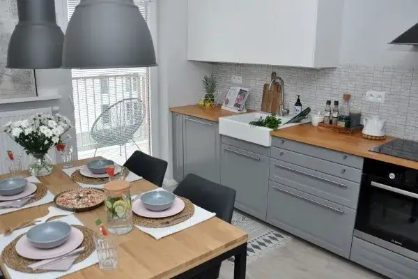 Jak wybrać idealny stół do kuchni, aby maksymalnie wykorzystać przestrzeń