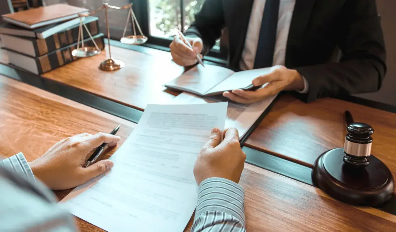 Sąd nie zawiadamia o prawomocności wyroku? Jak działać!