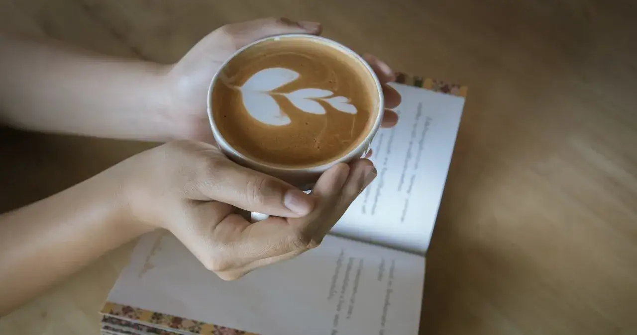 Za dużo kawy co robić? Skuteczne sposoby na złagodzenie objawów