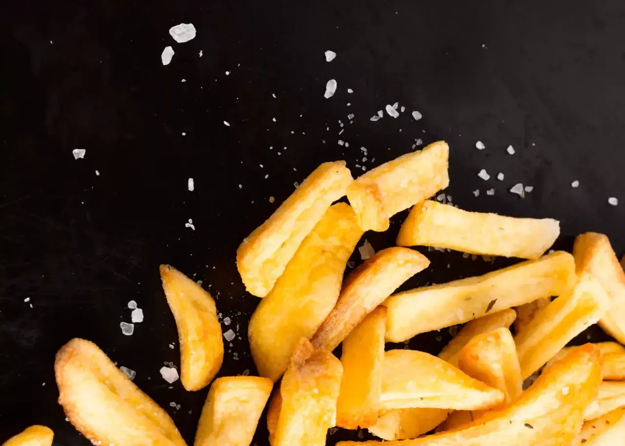 Kalorie frytek: pieczone vs smażone ile kcal naprawdę mają?