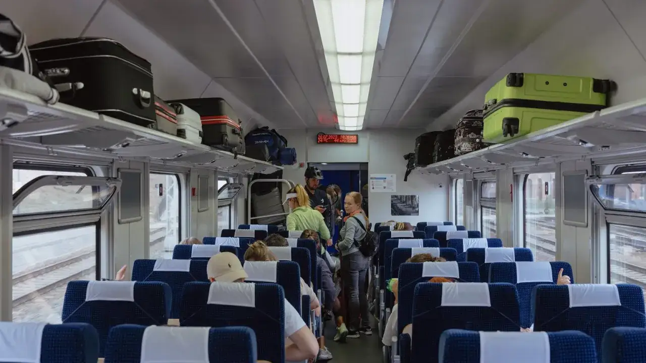 Gdzie bagaż w pociągu Intercity? Oto ważne zasady i miejsca przechowania