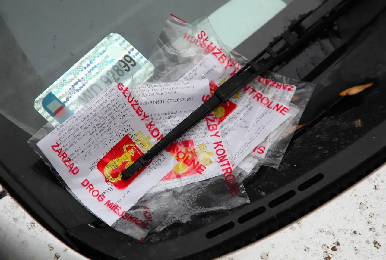Mandat za brak opłaty za parkowanie - wysokość kary w Polsce