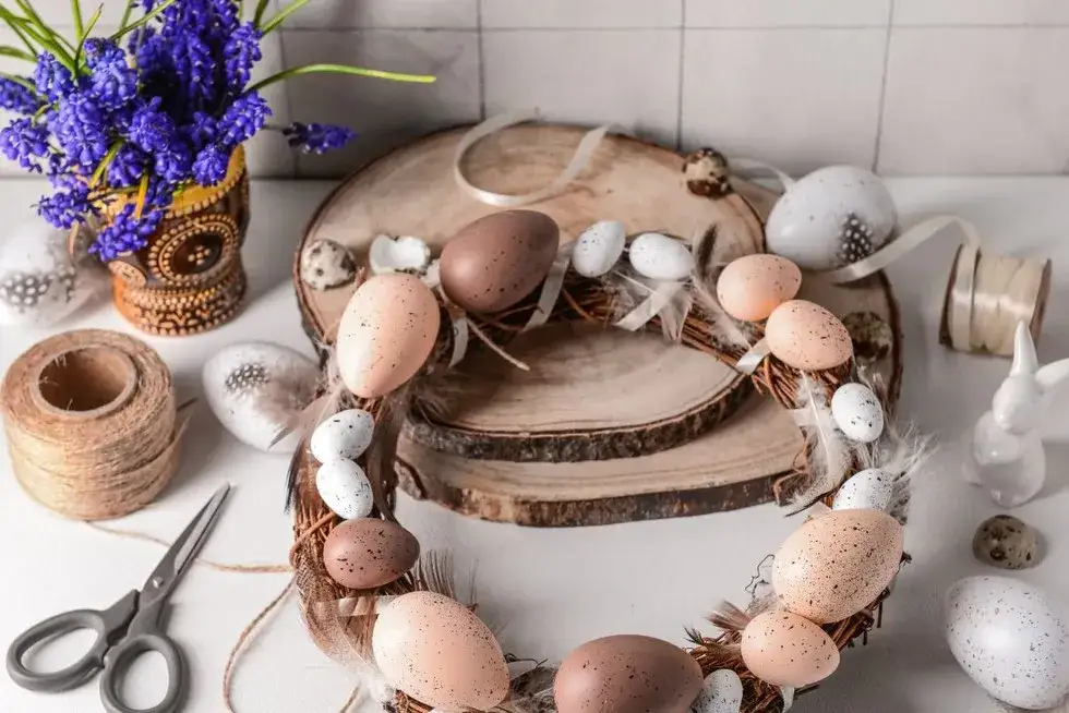 Jak zrobić stroik na cmentarz na plastrze drewna - krok po kroku do pięknej dekoracji