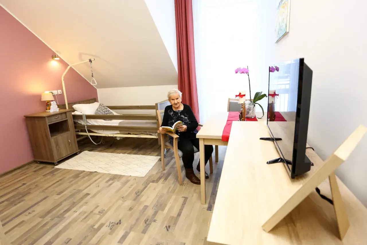 Dom Seniora Paulinka: Twoja oaza spokoju z basenem i SPA