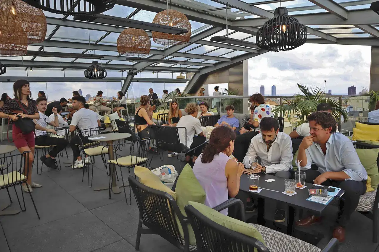 83.3 terrace bar hotel royal passeig de gràcia: vistas impresionantes y ambiente único