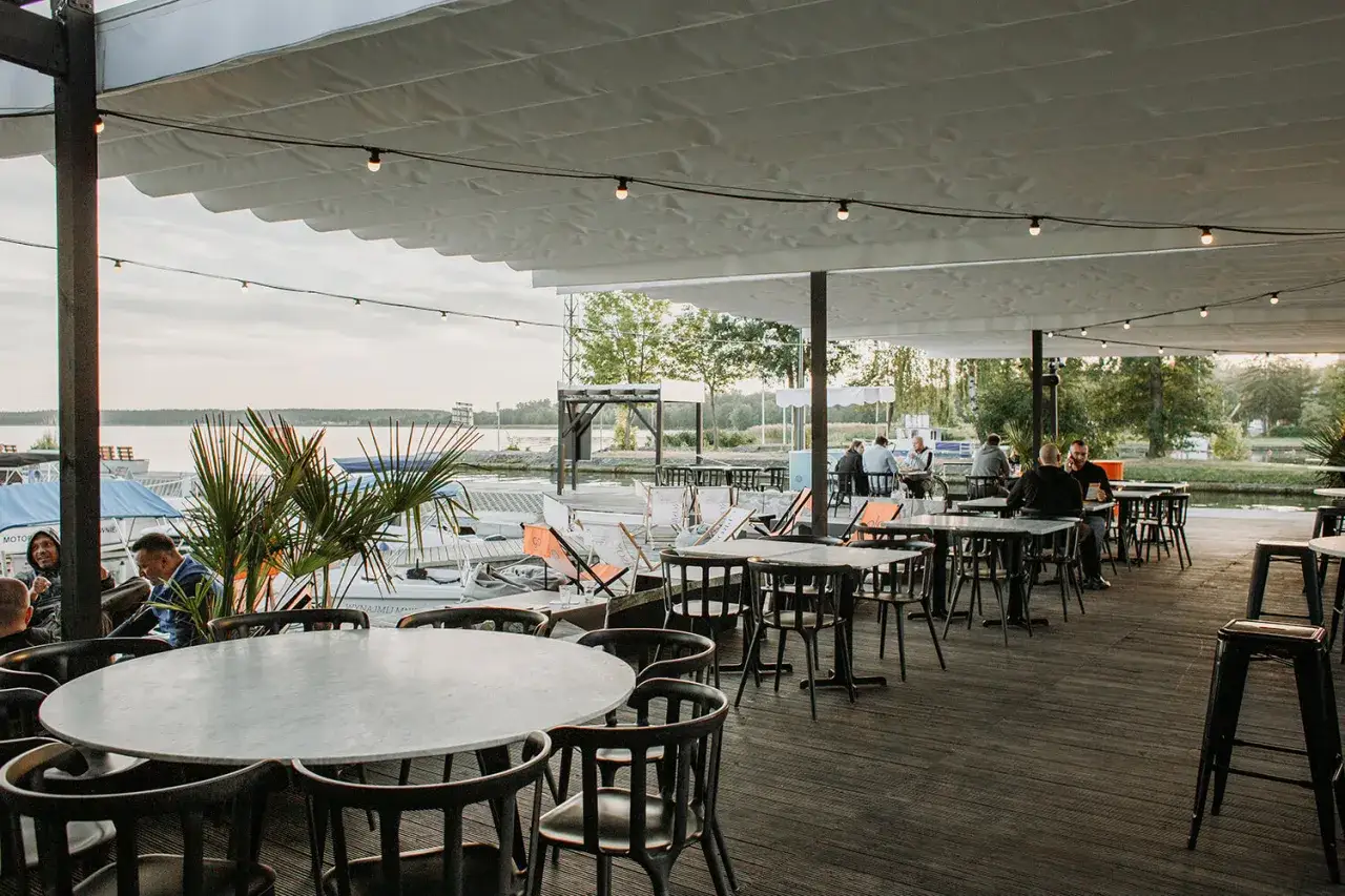 Gdzie zjeść w Giżycku? Odkryj najlepsze restauracje i smaki