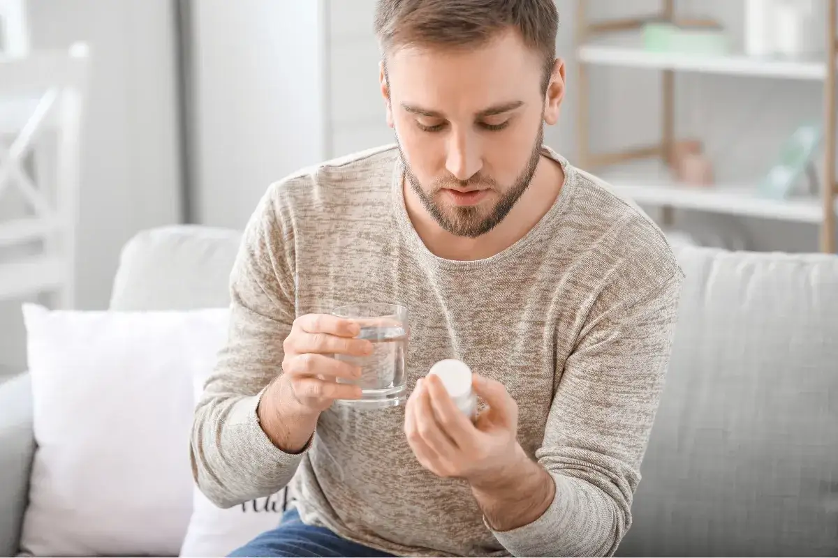 Czy Twoje leki uczulają na słońce? Pełna lista i porady