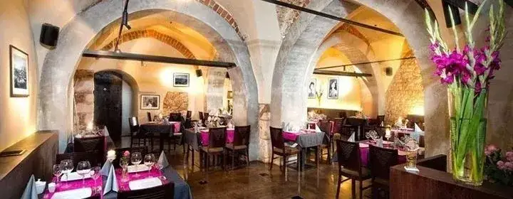 Gdzie zjeść w Krakowie - odkryj najlepsze restauracje i smaki