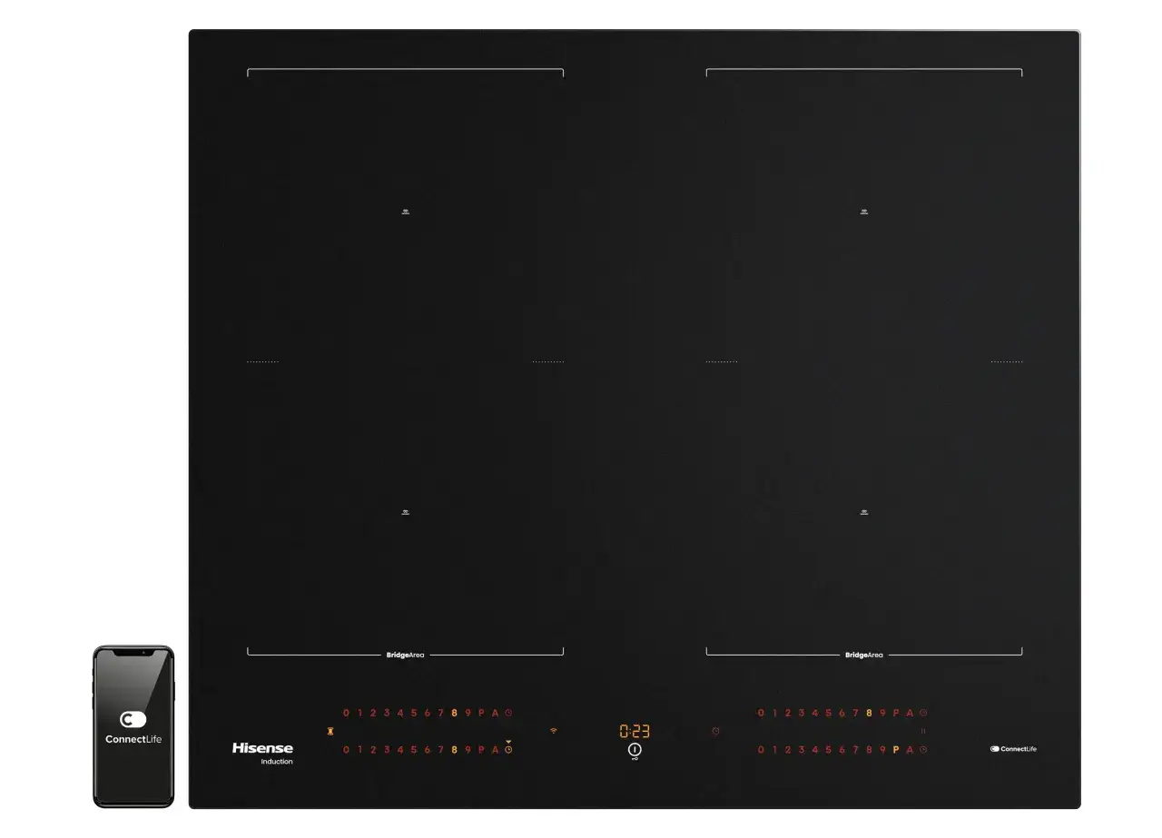 Czarna płyta indukcyjna Hisense z panelem dotykowym. Ikona "H" na kuchence indukcyjnej może oznaczać funkcję podgrzewania. Obok smartfon z aplikacją ConnectLife.