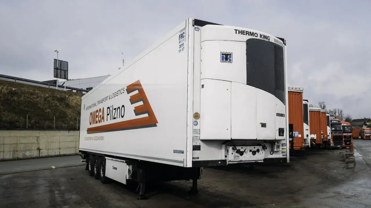 Jak wysuszyć naczepę chłodnie i uniknąć wilgoci oraz pleśni