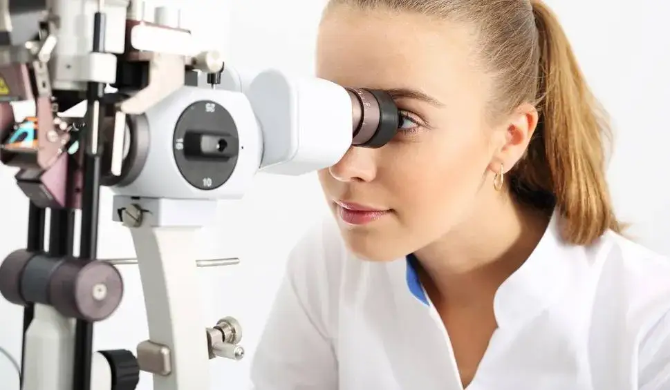 Okulista, optyk, optometrysta: Do kogo iść z problemem wzroku?