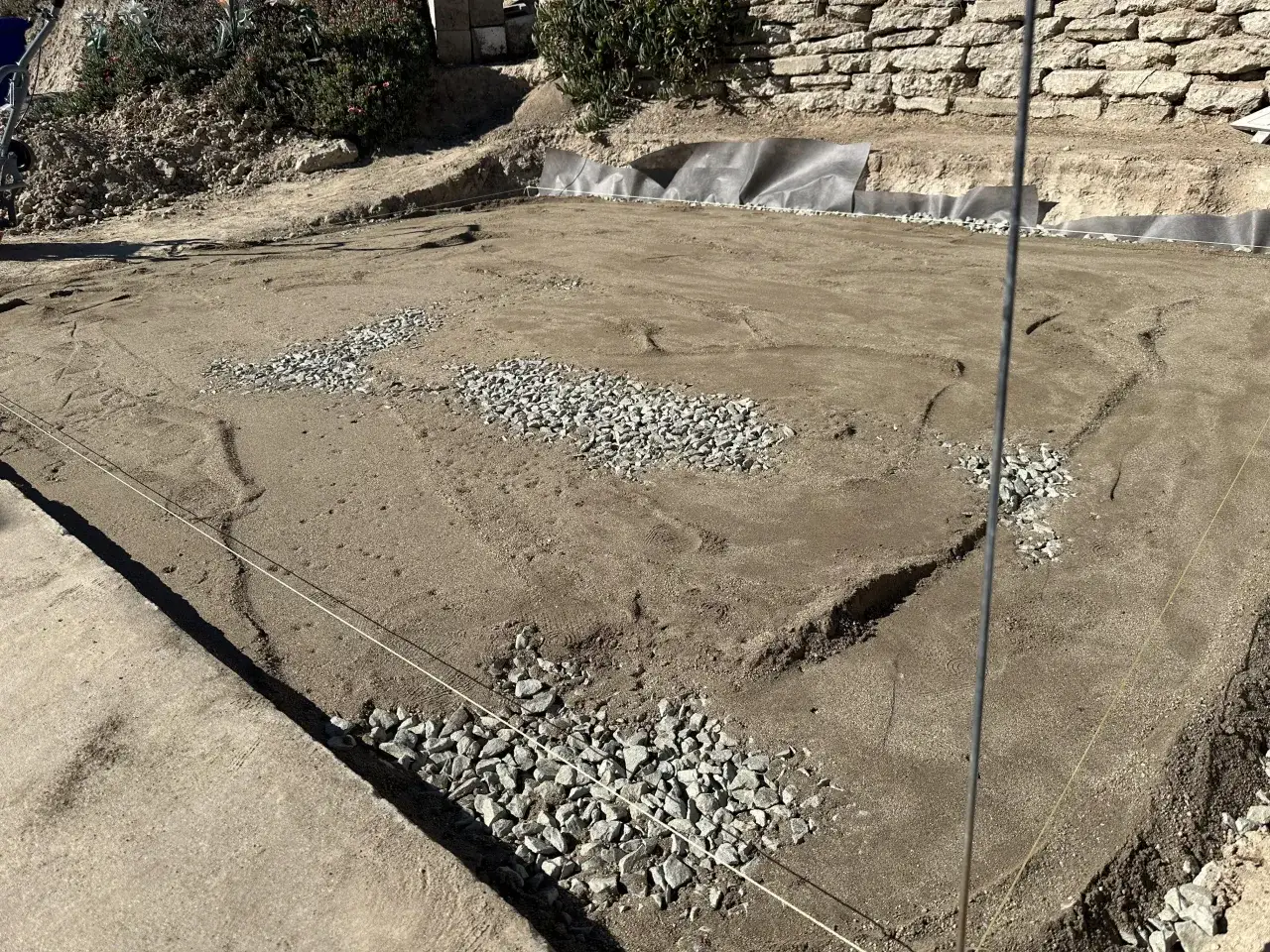 Jak zagęścić żwir skutecznie: unikaj błędów i osiągnij najlepsze efekty