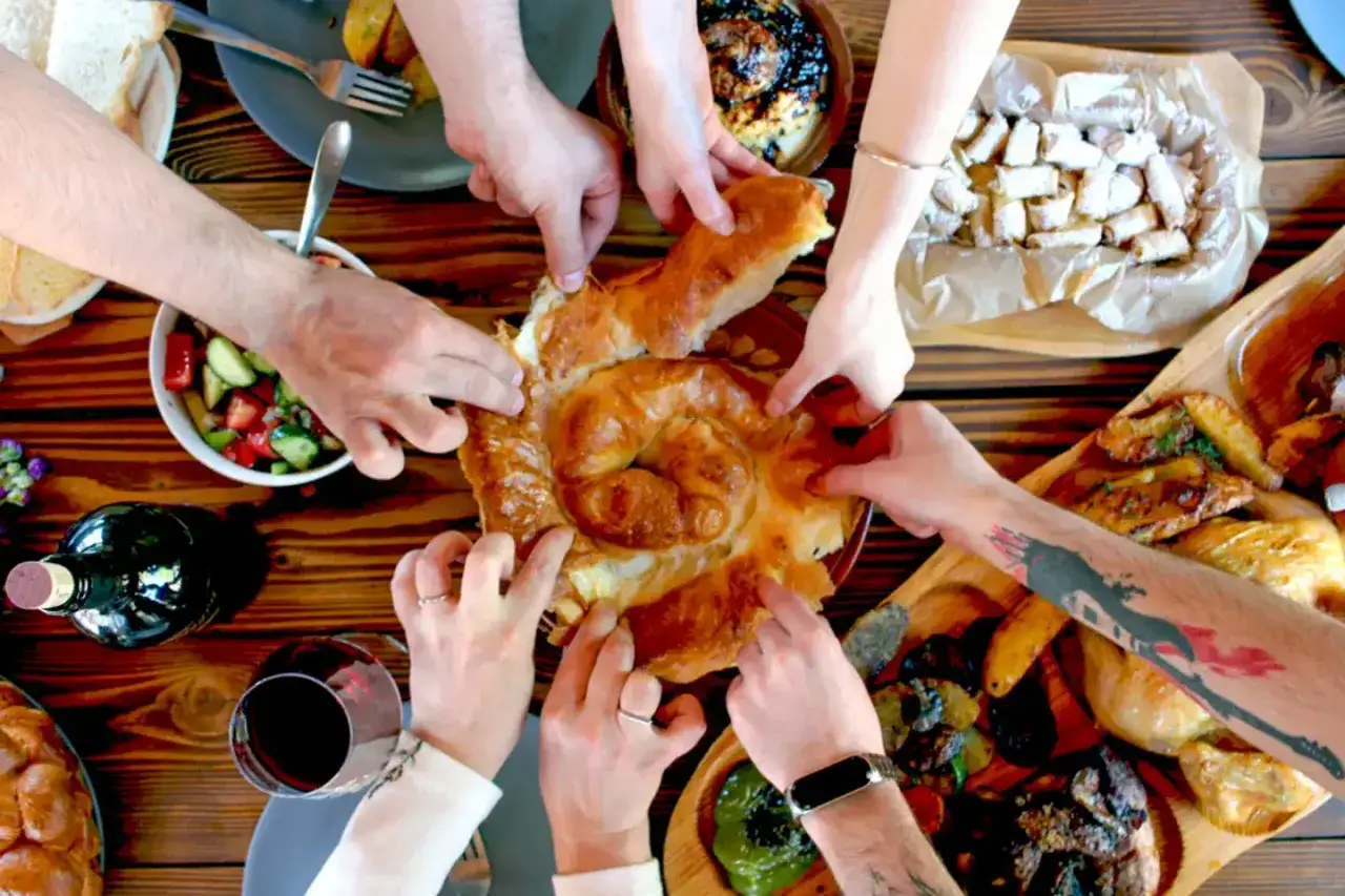 Gdzie zjeść w Nowym Targu? Odkryj najlepsze lokale i smaki