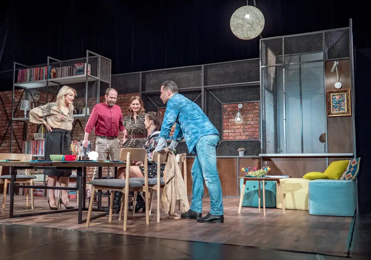 Dobrze się kłamie spektakl - odkryj skomplikowane relacje międzyludzkie