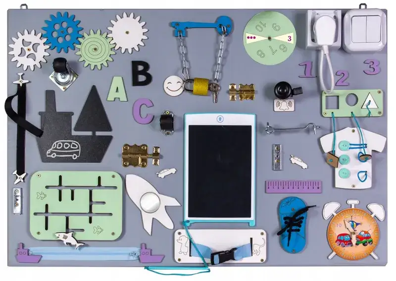 Tablica sensoryczna Montessori: Rozwój, DIY i bezpieczny zakup