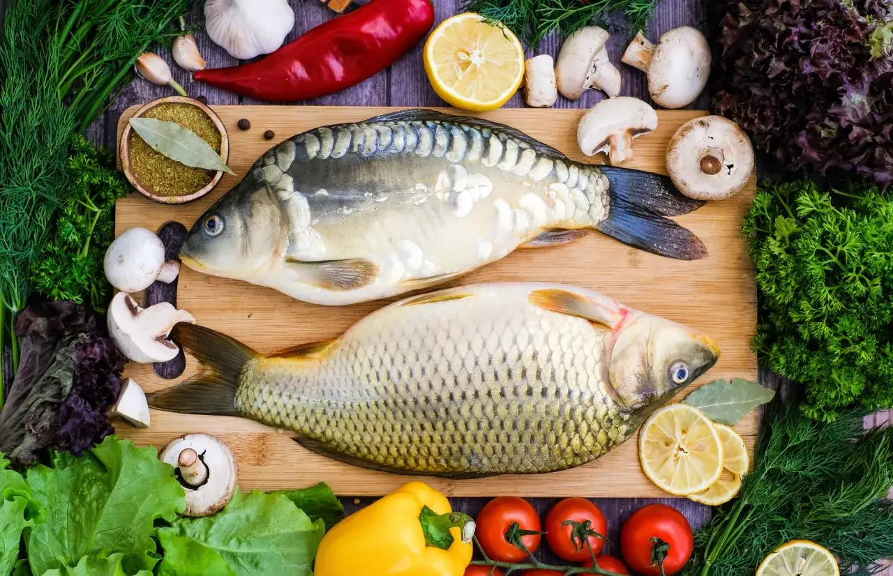 Karp w zamrażarce: Jak długo? Mrożenie i rozmrażanie krok po kroku