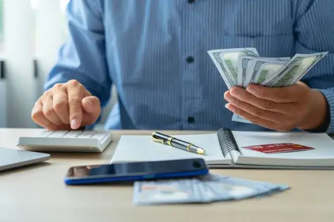 Jak liczyć staż pracy nauczyciela, by maksymalnie zwiększyć dodatek