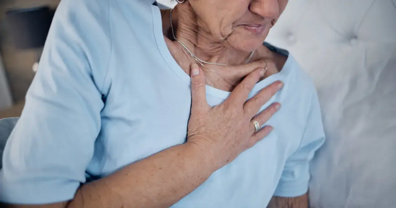 Ból żeber przy dotyku i kaszlu: Jak odróżnić stłuczenie od nerwobólu?