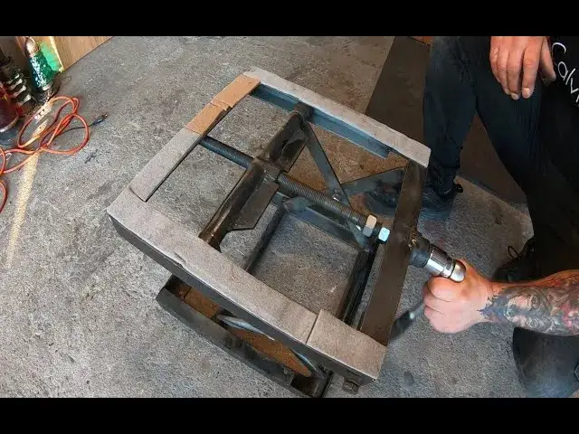 Stojak motocyklowy: Jak zrobić go sam? Zbuduj i oszczędź!