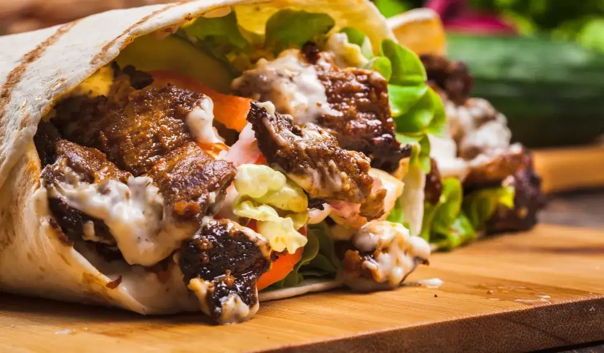 Pyszny kebab w cieście przepis, który zaskoczy Twoich gości