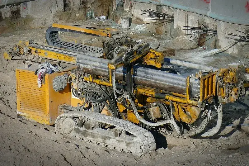 Kotwy gruntowe iniekcyjne: Klucz do stabilnych konstrukcji budowlanych