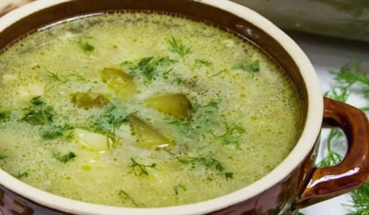 Jakie zioła do zupy ogórkowej? Odkryj najlepsze smaki i aromaty
