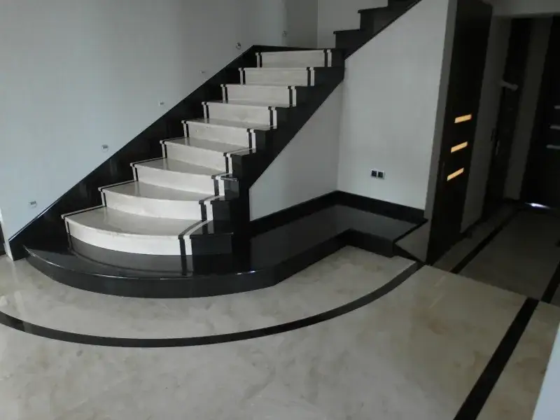 Czym myć schody z kamienia, aby uniknąć ich uszkodzenia?